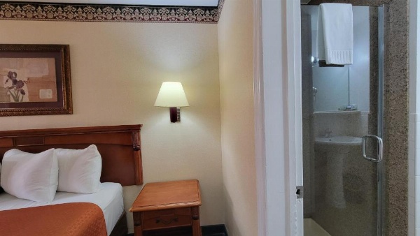 Geary Parkway Motel image 17