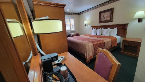 Geary Parkway Motel image 7